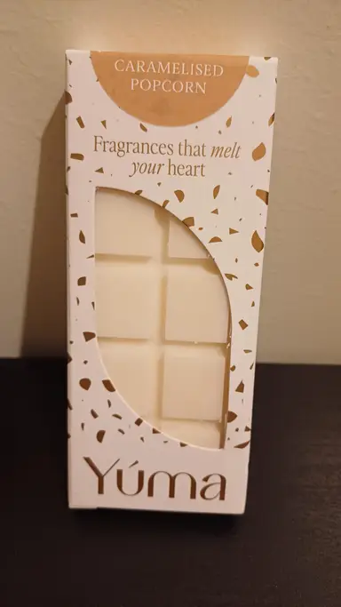 YUMA Caramelised Popcorn wax melt white packaging with gold details and visible square wax pieces.