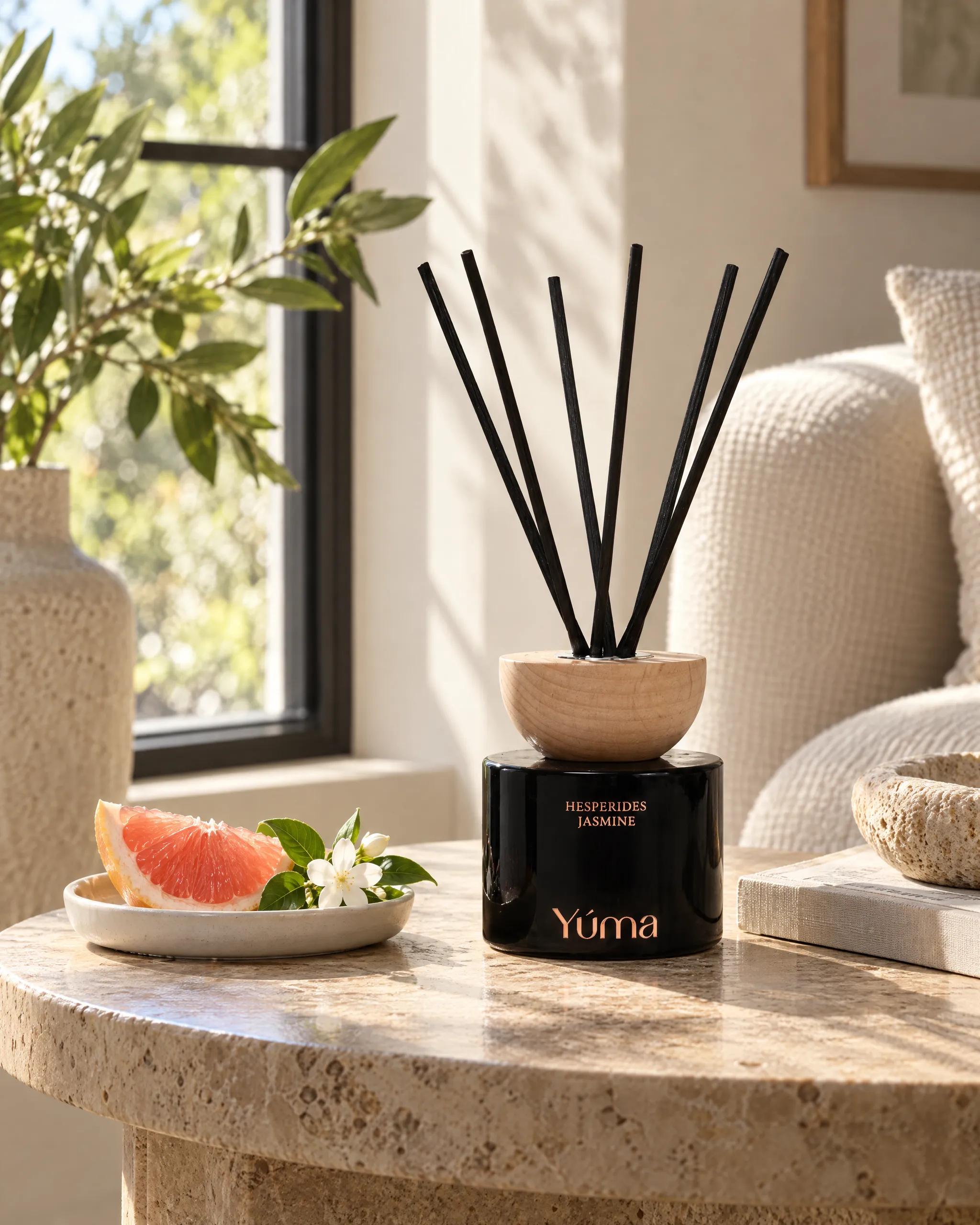 Yúma Hesperides Jasmine Reed Diffuser in a home setting.