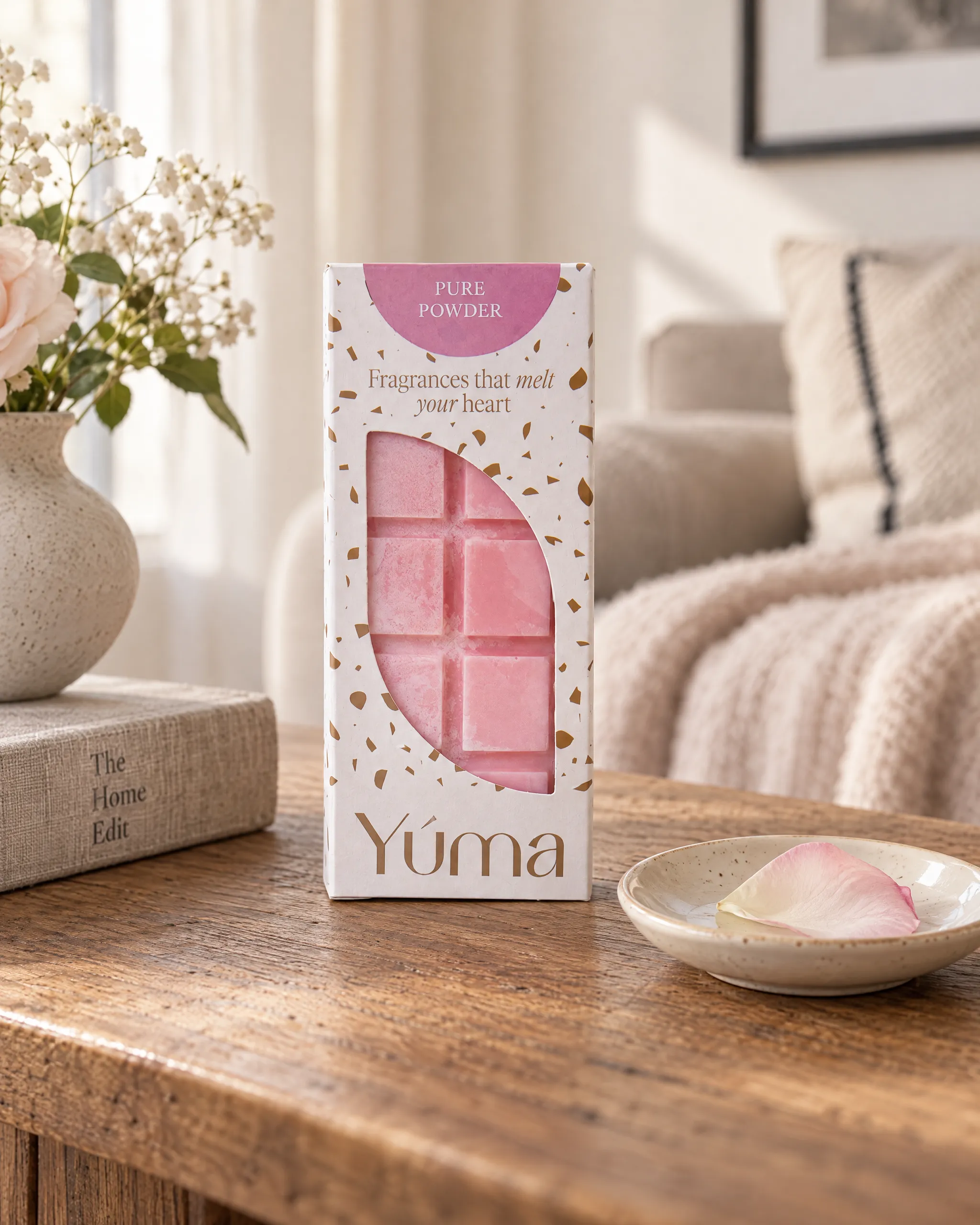 Yúma Pure Powder Snap Bar in a home setting.