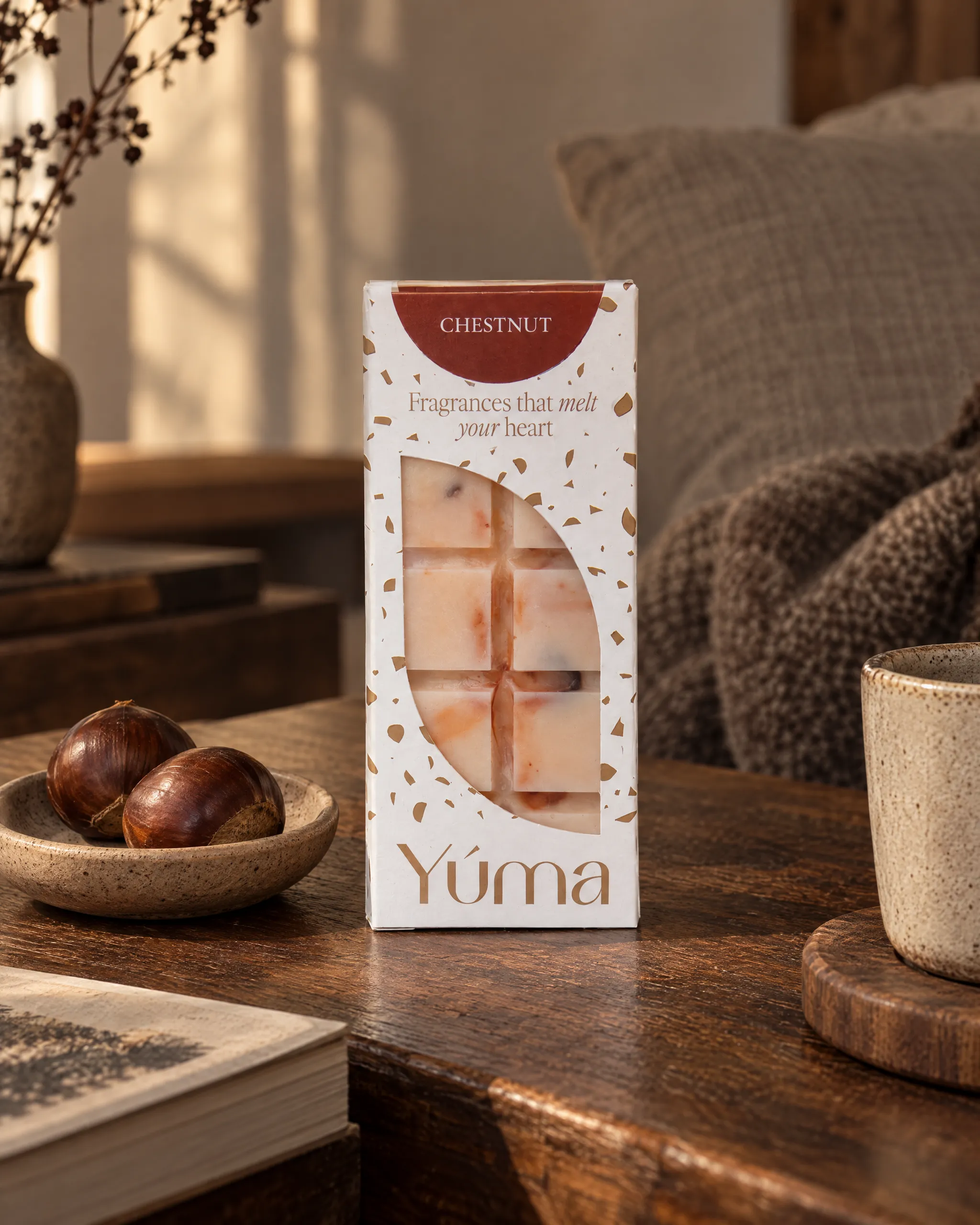 Yúma Chestnut Snap Bar in a home setting.
