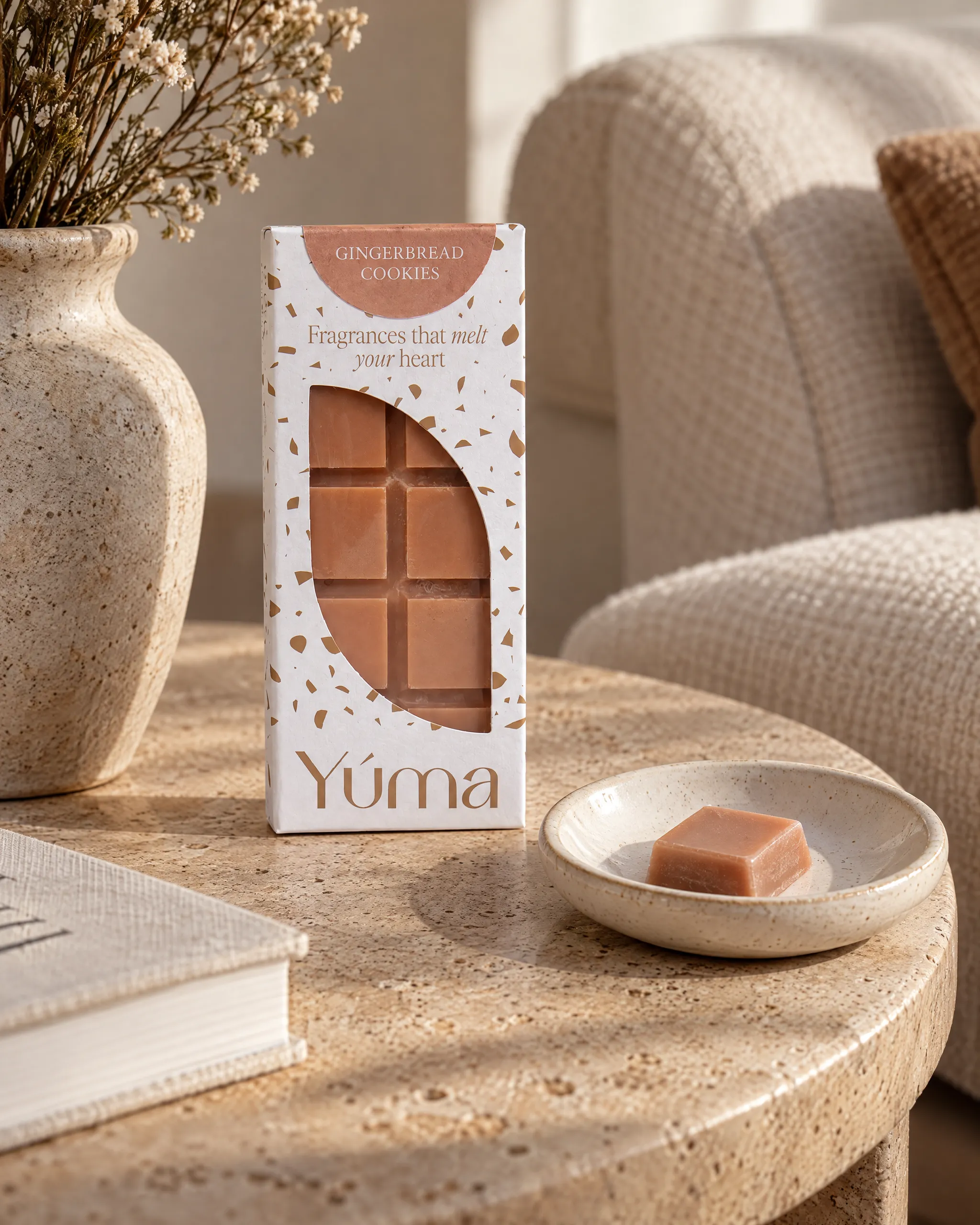 Yúma Gingerbread Cookies Snap Bar in a home setting.